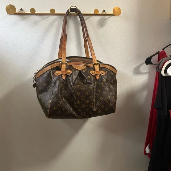 AUTHENTIC WITH PAPERS Louis Vuitton Tivoli GM Monogram Shoulder Bag - Picture 11 of 13